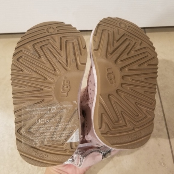 COPY - Pink ugg boots (toddlers) - Picture 4 of 6